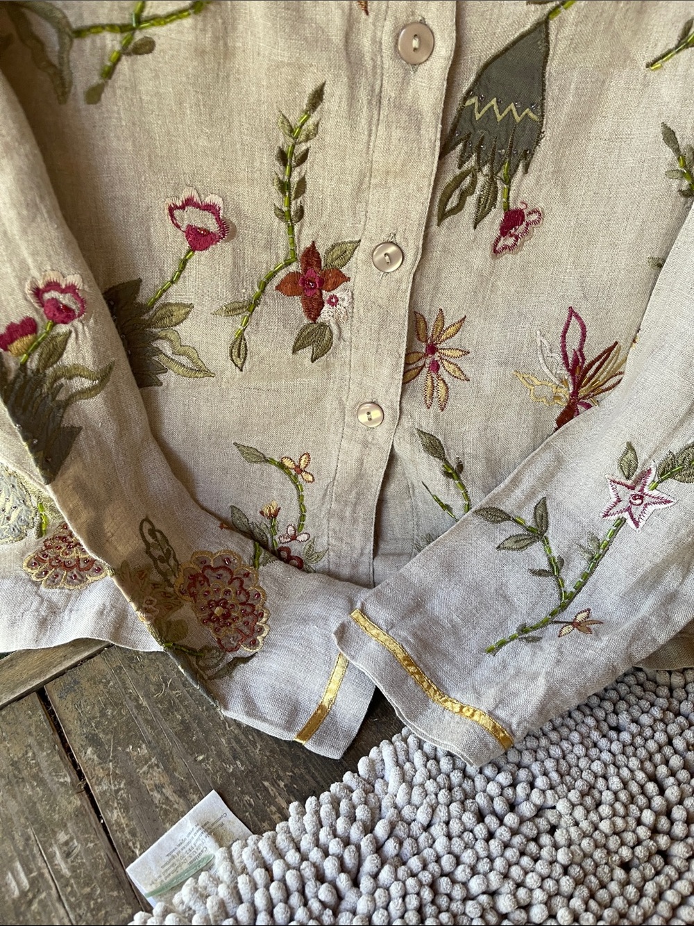 Beautiful tan embroidered 100% linen shirt - Picture 8 of 12